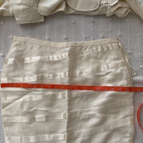 CHIC WHITE IVORY LINEN AND SILK SKIRT SUIT FLARE CUFF - Picture 14 of 16